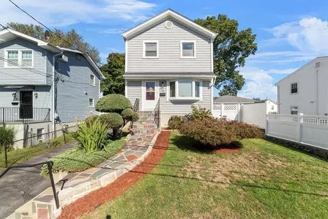 33 Beattie Ln, New Rochelle, NY 10805