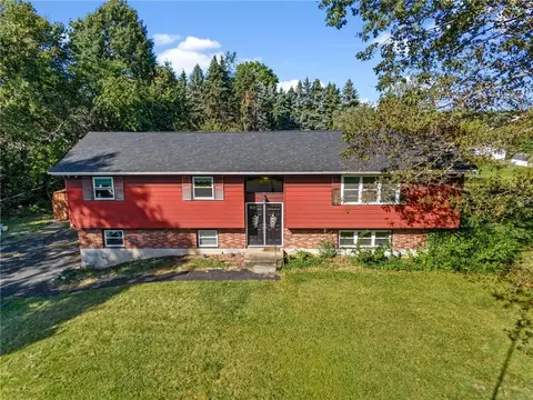 15 Shari Dr, Marlboro, NY 12542