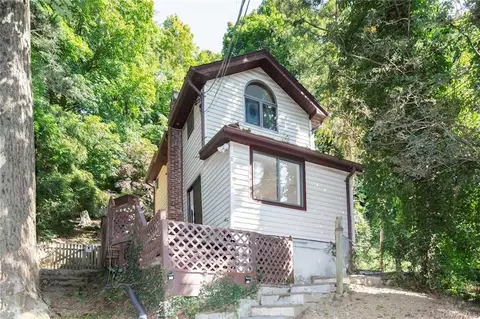 9 Cedar St, Mount Pleasant, NY 10595