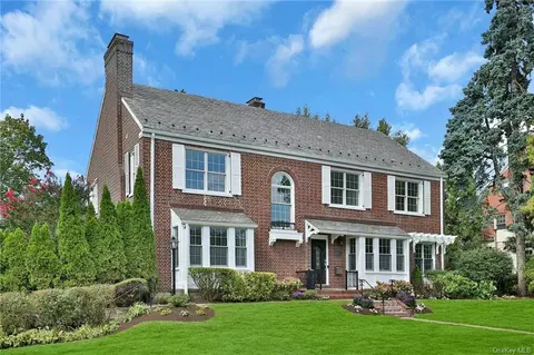 74 Forest Ave, New Rochelle, NY 10804