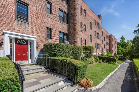 14 S Broadway #9-2B, Greenburgh, NY 10533