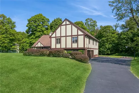10 Bradley Ct, Southeast, NY 10509