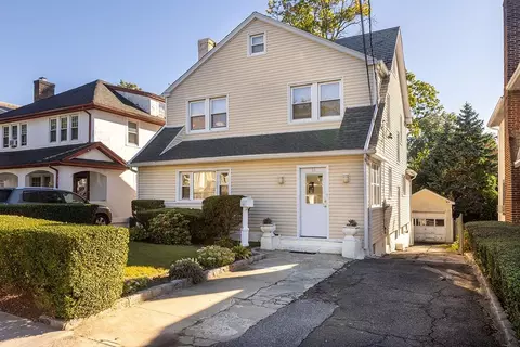 16 Winyah Ter, New Rochelle, NY 10801