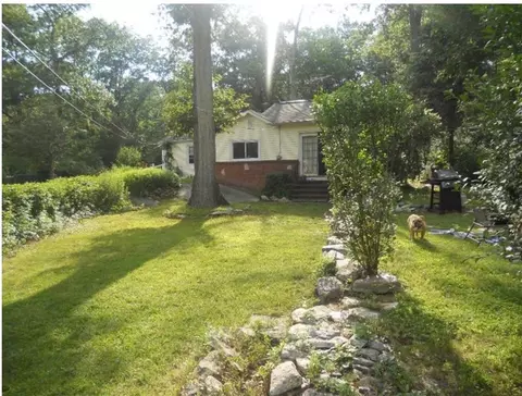 8 Pine Hollow Rd, Putnam Valley, NY 10579
