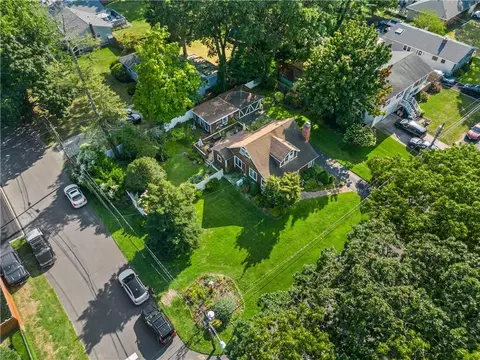 26 Jackson St, East Islip, NY 11730