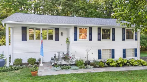 10 White Birch Dr, Ossining, NY 10562