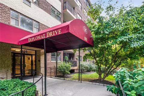 100 Diplomat Dr #6D, Mount Kisco, NY 10549