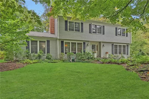27 Westminster Dr, Cortlandt, NY 10520
