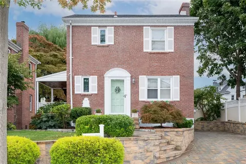 210 Kirby St, New York, NY 10464