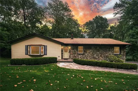 10 Buroak Dr, East Fishkill, NY 12533
