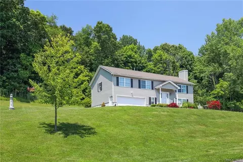 67 Lake Dr, Mahopac, NY 10541