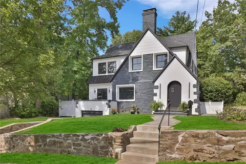 17 Lakeside Dr, New Rochelle, NY 10801