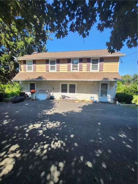 8 Oxford Rd, New Windsor, NY 12553