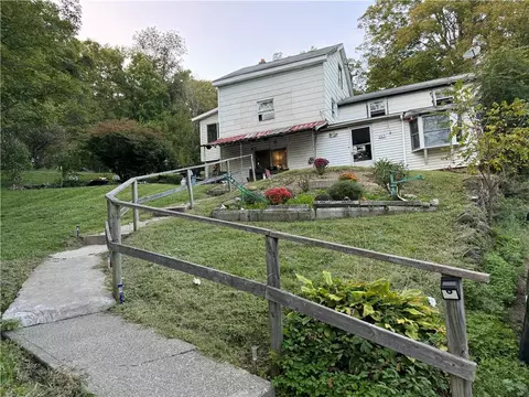 923 Salt Point Tpke, Pleasant Valley, NY 12569