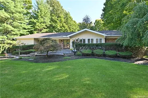 21 Dixwell Rd, Clarkstown, NY 10956