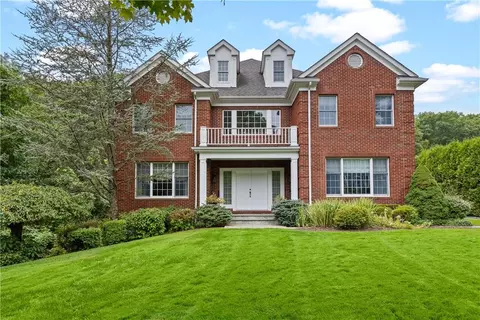 52 Stonewall Cir, Harrison, NY 10604