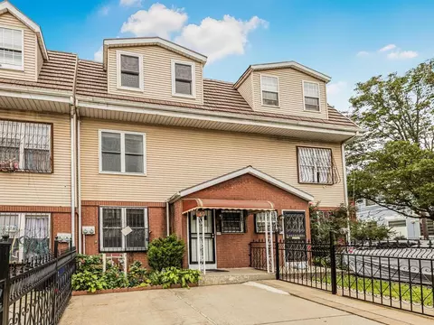 972 Home St, New York, NY 10459