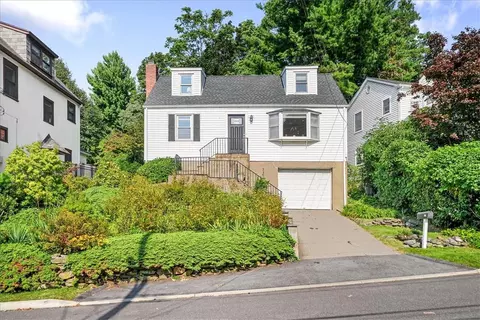 20 Eastern Dr, Greenburgh, NY 10502
