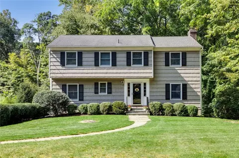 6 Westview Ct, Katonah, NY 10536