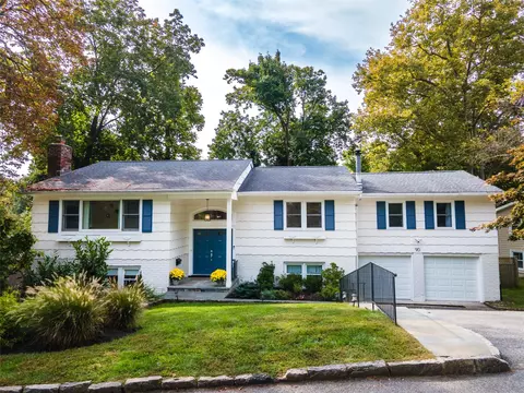 90 Sycamore Ln, Greenburgh, NY 10533