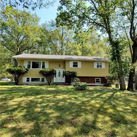 11 Sherwood Ln, Poughkeepsie, NY 12601