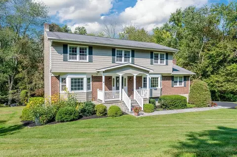 14 Seminary Ln, Granite Springs, NY 10527
