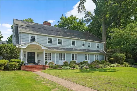 514 Pelham Manor Rd, Pelham, NY 10803