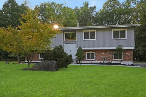 91 Branchville Rd, Clarkstown, NY 10989