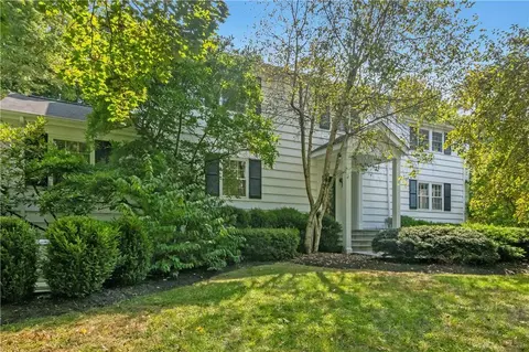 70 Cowdin Cir, New Castle, NY 10514