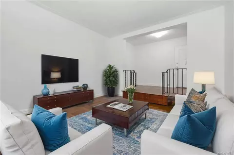 210 Martine Ave #3F, White Plains, NY 10601