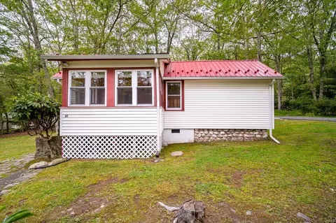 61 Greenwood Rd N, Mamakating, NY 12790