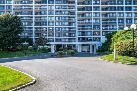100 High Point Dr #511, Greenburgh, NY 10530