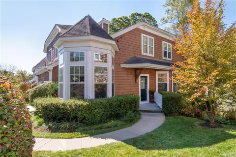 23 Wyldwood Dr, Greenburgh, NY 10591