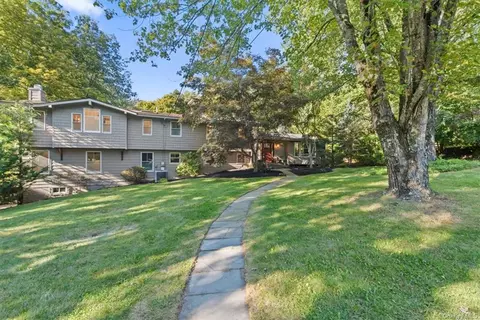 2132 Van Cortlandt Cir, Yorktown, NY 10598
