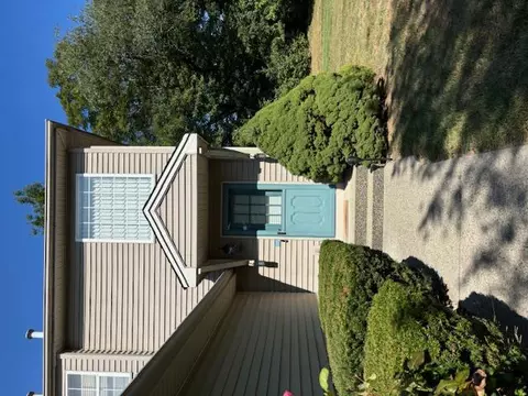 223 Crestwood Ct, Fishkill, NY 12524