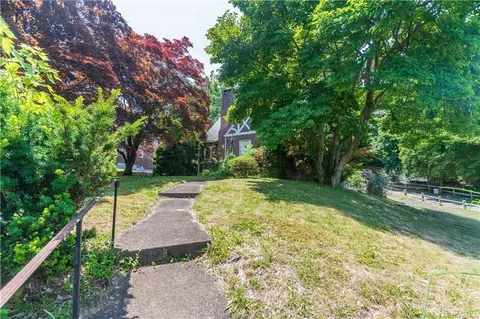 395 Carpenter Ave, Newburgh, NY 12550