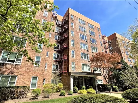 100 Dehaven Dr #302, Yonkers, NY 10703