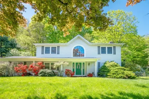 1 Crescent Ln, New Paltz, NY 12561