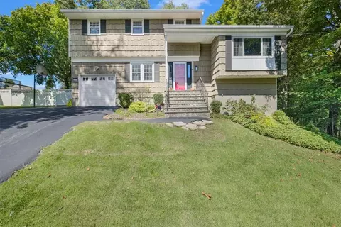 3547 Flanders Dr, Yorktown, NY 10598