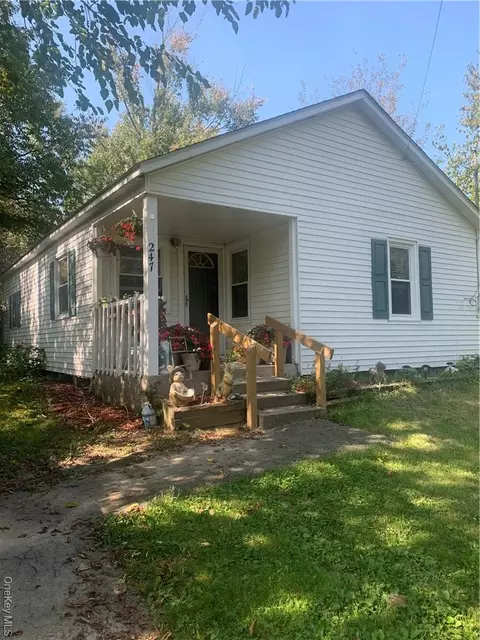 247 Shaw Rd, Wallkill, NY 10941