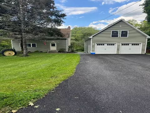 8 Garrett Pl, Carmel, NY 10512