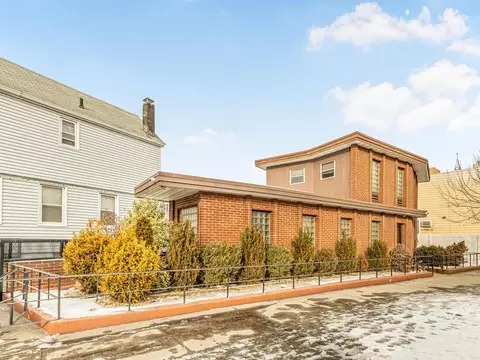 69-65 Queens Midtown Expy, New York, NY 11378