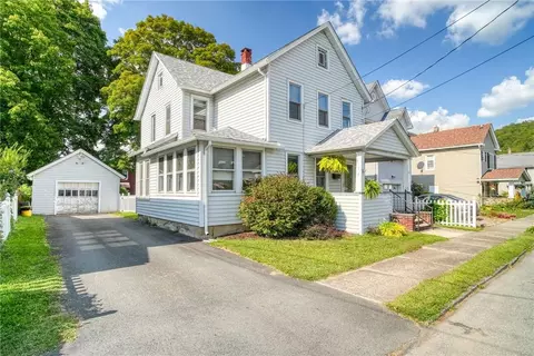 6 Grand St, Port Jervis, NY 12771