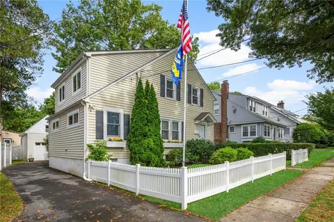 24 Orchard St, Harrison, NY 10528