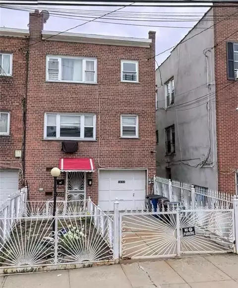 1052 E 228th St, New York, NY 10466