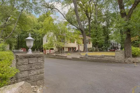 180 Schweizer Ln, Clarkstown, NY 10954
