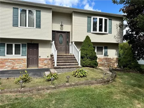 352 Shelly Rd, New Windsor, NY 12553