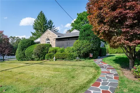 24 Aberfoyle Rd, New Rochelle, NY 10804