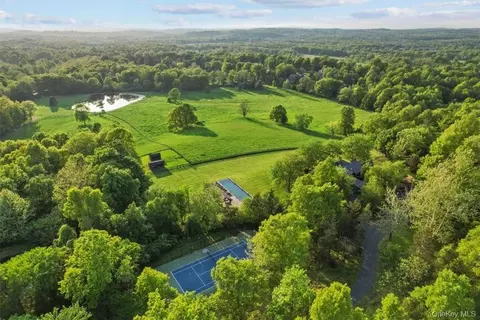 101 Mountain Ldg, Washingtonville, NY 10992