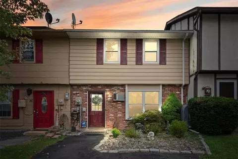 28 Black Stallion Ct, Wallkill, NY 10940